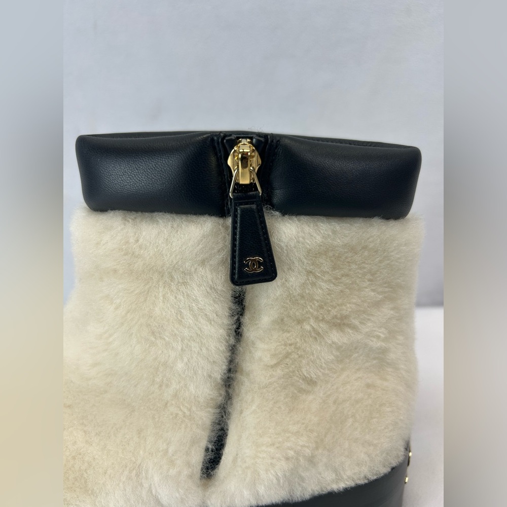 Chanel Shearling Lambskin Ivory Metal Logo Ankle Winter - Picture 9 of 14